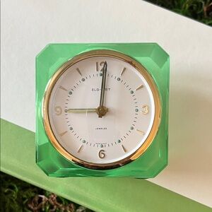 VINTAGE small wind-up clock Green resin WORKING! *PLEASE READ* 60s 70s Germany